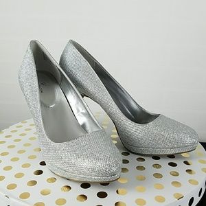 worthington hula metallic pumps